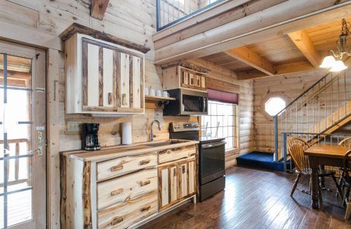 Millersburg House | Blue Jays Nest Cabin by Amish Country Lodging