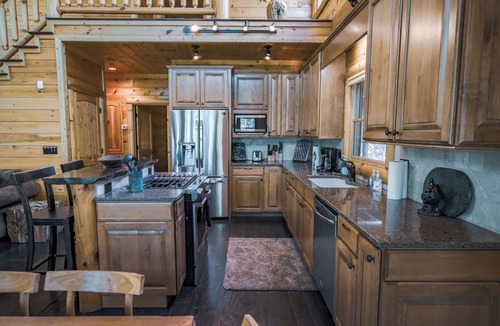 Aska Cabin | Blue Ridge Mountain Serenity at The Summit: Hot Tub, Tubing & Hiking Trails
