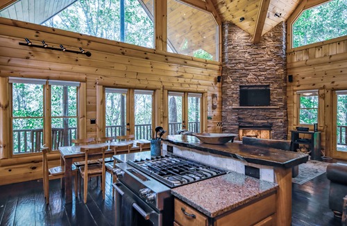 Aska Cabin | Blue Ridge Mountain Serenity at The Summit: Hot Tub, Tubing & Hiking Trails