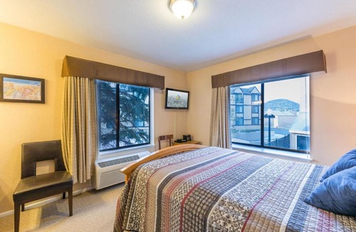 North Park City House | Bluebird Day at Carriage House by Casago