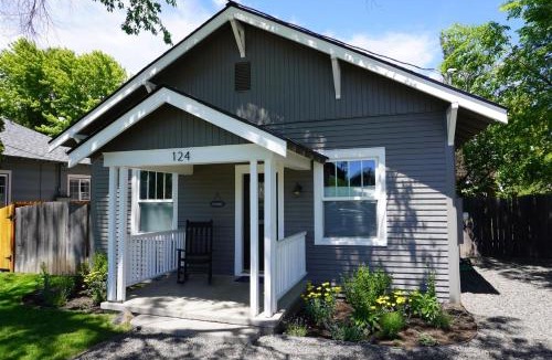 Old Bend House | Bluebird Day - Fuller Cottage