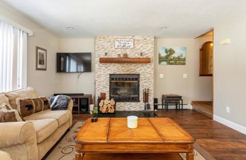 Liberty House | Bluebird Manor on the Water, 2 Acres & Amenities