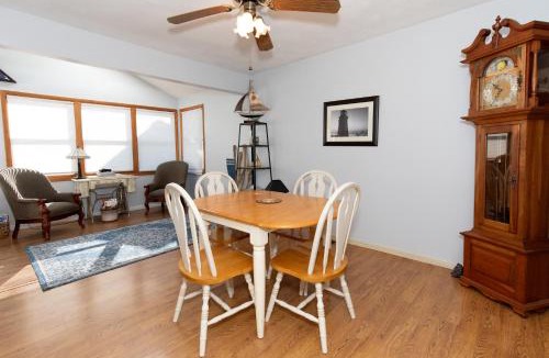 Vermilion House | Bluebirds Road to Happiness