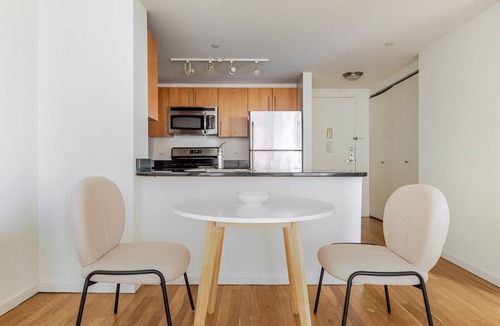 Hunters Point Apartment | Blueground | LIC, pool & gym, nr parks