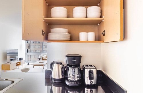 Hunters Point Apartment | Blueground | LIC, pool & gym, nr parks