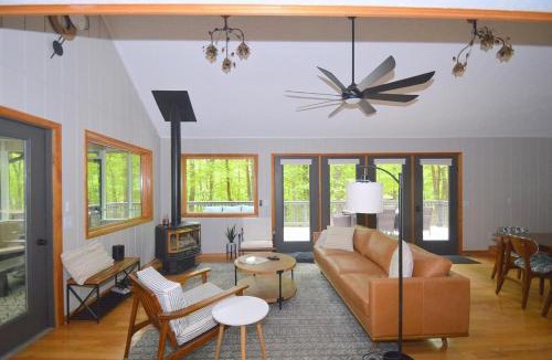 Berkeley Springs House | Bobcat 22 - Hot Tub, Game Room, Wifi, Fire Pit, Pool Access, Fireplace, Grill, Screen Porch, Hiking, Deck, King Bed, Pet Friendly