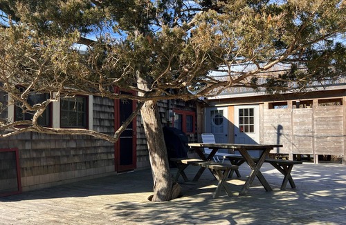 Lonelyville House | Bohemian Cottage - Steps from ocean and bay