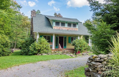 Eagles Mere Cottage | "Bonita's Bungalow" is a stone throw away from the center of town in Eagles Mere