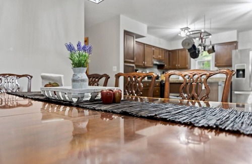 Gansevoort House | Book for Summer Race Season! 20 Mins to Track w/Large Deck + Yard