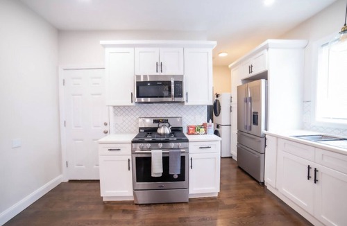 Everett Apartment | Boston 2 level luxury home, Free Parking, 5 mins to casino & 10 mins to airport
