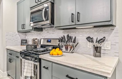 Southbelt/Ellington House | BRAND NEW 2022 🏡w/King🛌|Bond🔥|15m to✈️ & NASA🚀