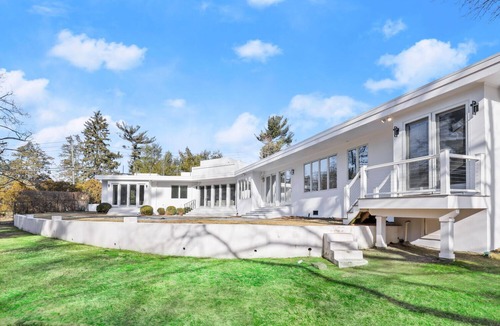 Rye House | Brand New 5 min from downtown Rye & Train NYC Vibe Pet Friendly Hot List!