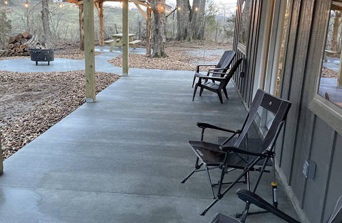 Anna Cabin | Brand new cabin in the woods with hot tub 1/2 mile from Starview Winery