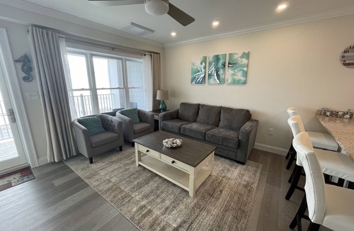 Hampton Condo | Brand new oceanfront condo directly across from the beach