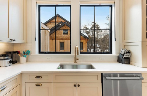 North Conway House | Brand NEW Ski-in/Ski-out retreat at Cranmore Mt.!