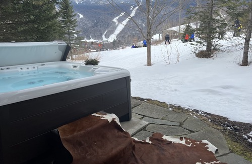 Spruce Peak House | Brand New Ski-On/Ski-Off mountain 4BR home w/jacuzzi