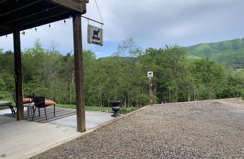 Blacksburg Apartment | Breathtaking Mountainside Farm Escape -10 min to VA TECH, 20 to Aquatic Center