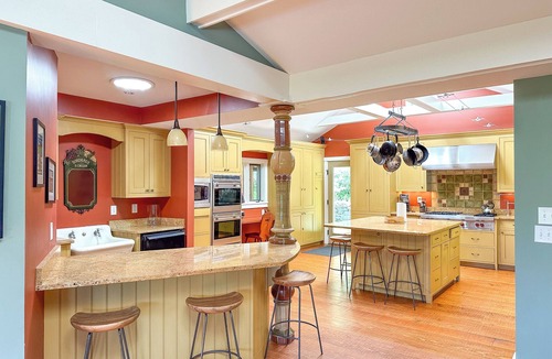 Waitsfield House | Breathtaking Views 7 Bedroom Estate w/Hot Tub