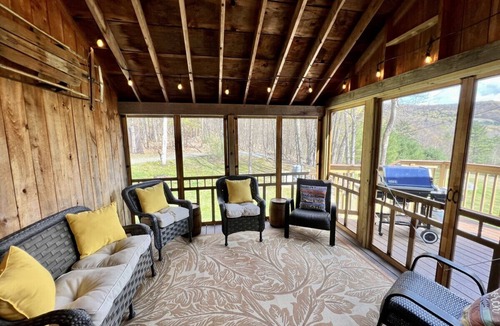 Sandgate House | Breathtaking views at Hillside Getaway