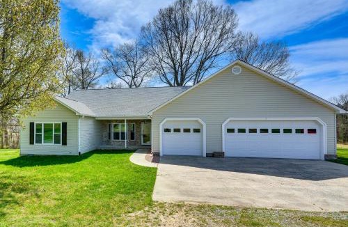 High Point House | Bright and Elegant Home in High Point with Deck!