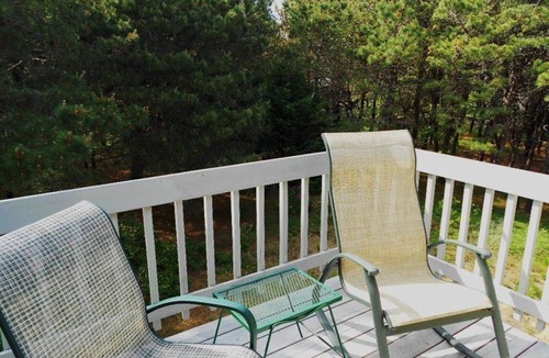 Wellfleet House | Bright and Spacious Near Beaches on Lt. Island (1694)