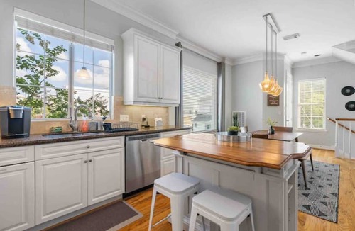 Midtown House | ⭐️ Bright & Beautiful 3bd/3.5ba Townhouse in Midtown ⭐️ Centrally located