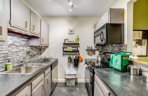 Waitsfield Condo | Bright condo with pool, sauna, tennis - 2 miles from Sugarbush Resort