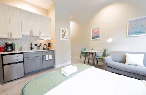 Prudential - St. Botolph Apartment | Bright Modern Studio in the South End