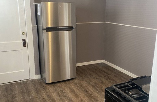 Watertown House | Bright, Sunny & Newly Renovated Duplex Close to Boston