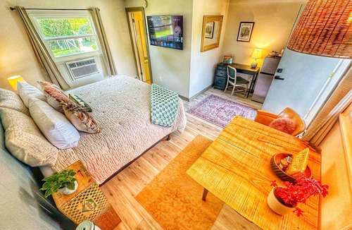 Manchester Center Hotel | Brittany Motel