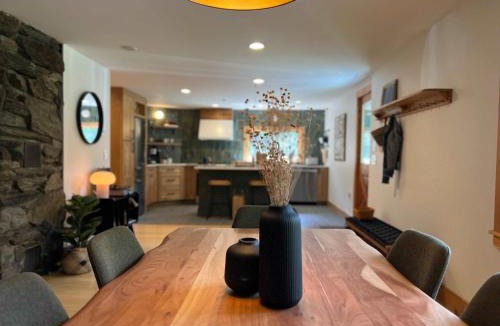 Bridgewater Corners House | Broad Brook Cabin between Woodstock & Killington