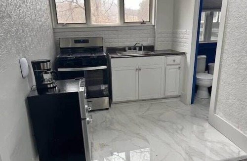 Hillsdale Apartment | Brooks Motel: Perfect Suite, Seasonal Waterviews