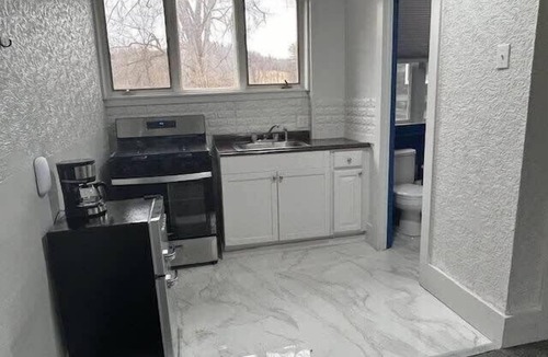 Hillsdale Apartment | Brooks Motel: Perfect Suite, Seasonal Waterviews