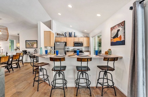 North Shore House | Brown Dog`s Bluff - SML