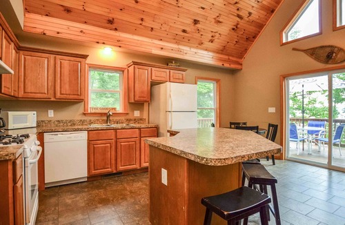 Ovid House | Bufflehead Bungalow: Family Fun across from Cayuga Lake!