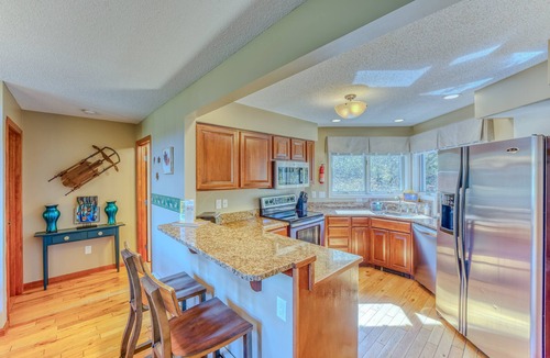 Bretton Woods House | C11 Top Rated Townhome. Great views, fireplaces, wifi, AC! Short walk to slopes, and dog friendly!