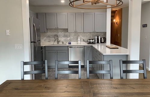 Lincoln House | C6901U By Loon Res/Updated, AC/FP, pool access, near Loon.