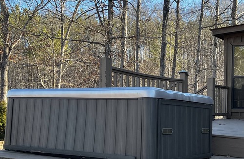 Lawrenceburg Cabin | Cabin with hot tub, fire pit, and fishing pond.