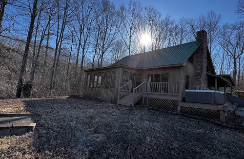 Lawrenceburg Cabin | Cabin with hot tub, fire pit, and fishing pond.