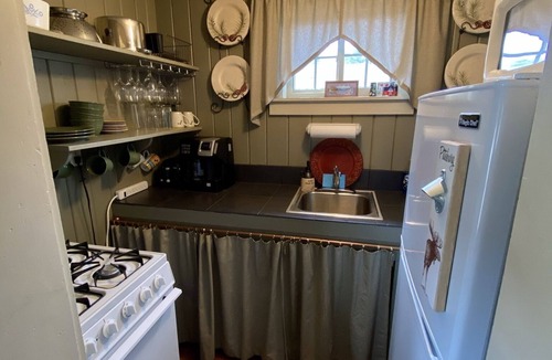 Pittsburg Cabin | Cabin with Snowmobile and ATV Trail Access