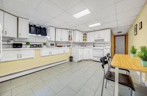 Cambridge House | Cambridge 2BR 2BH Basement Apt With Parking
