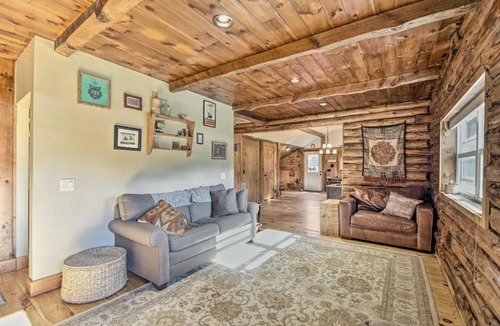 Jeffersonville House | Cambridge Cabin Less Than 2 Mi to Smugglers Notch!