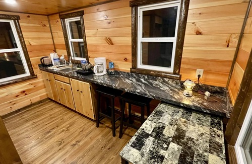 Burton Cabin | Camp Newbury: 100% off grid. 2 log cabins, pavilion, trails and shooting range.