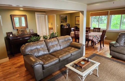 Holcomb House | Canandaigua Lakefront Vacation Home. beautiful sunsets abound! nLAKEFRONT!