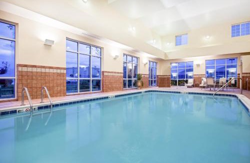 Cranberry Township Hotel | Candlewood Suites Pittsburgh-Cranberry by IHG