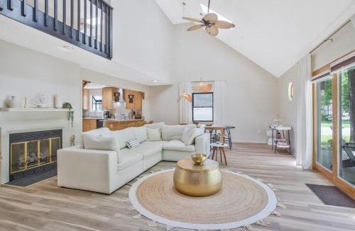Stevensville House | Caribbean Themed Pool Home - 25 min to USNA