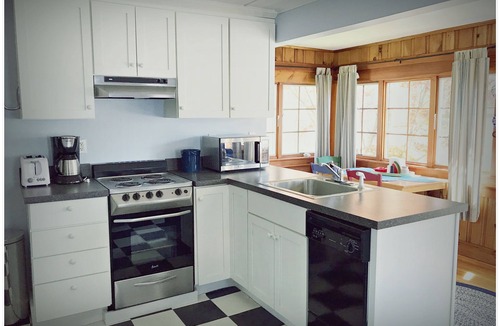 Ogunquit Apartment | Carriage House Appartment with Beautiful Pool in the Heart of Ogunquit