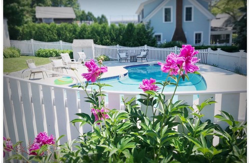 Ogunquit Apartment | Carriage House Appartment with Beautiful Pool in the Heart of Ogunquit