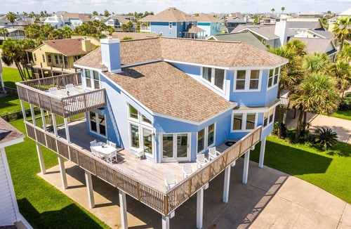 Pirates Beach House | Casa de Mar | Steps from the Shore & Ocean Views
