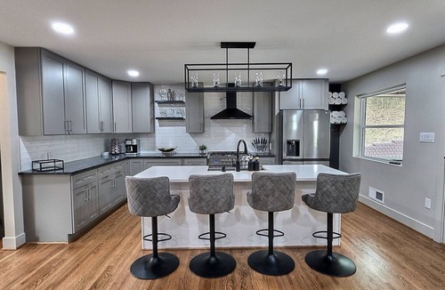 Crestline Heights House | Casa Paloma* Fully Renovated* 5BR* Jacuzzi* Home Gym* Great Location